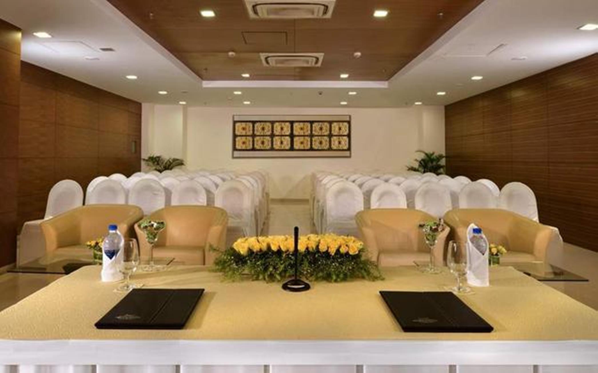 Majestic Court Sarovar Portico Navi Mumbai Eksteriør billede