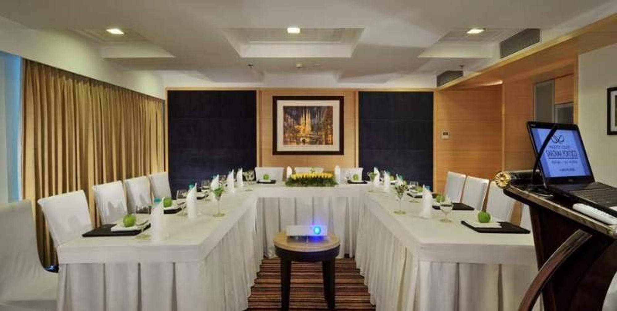 Majestic Court Sarovar Portico Navi Mumbai Eksteriør billede