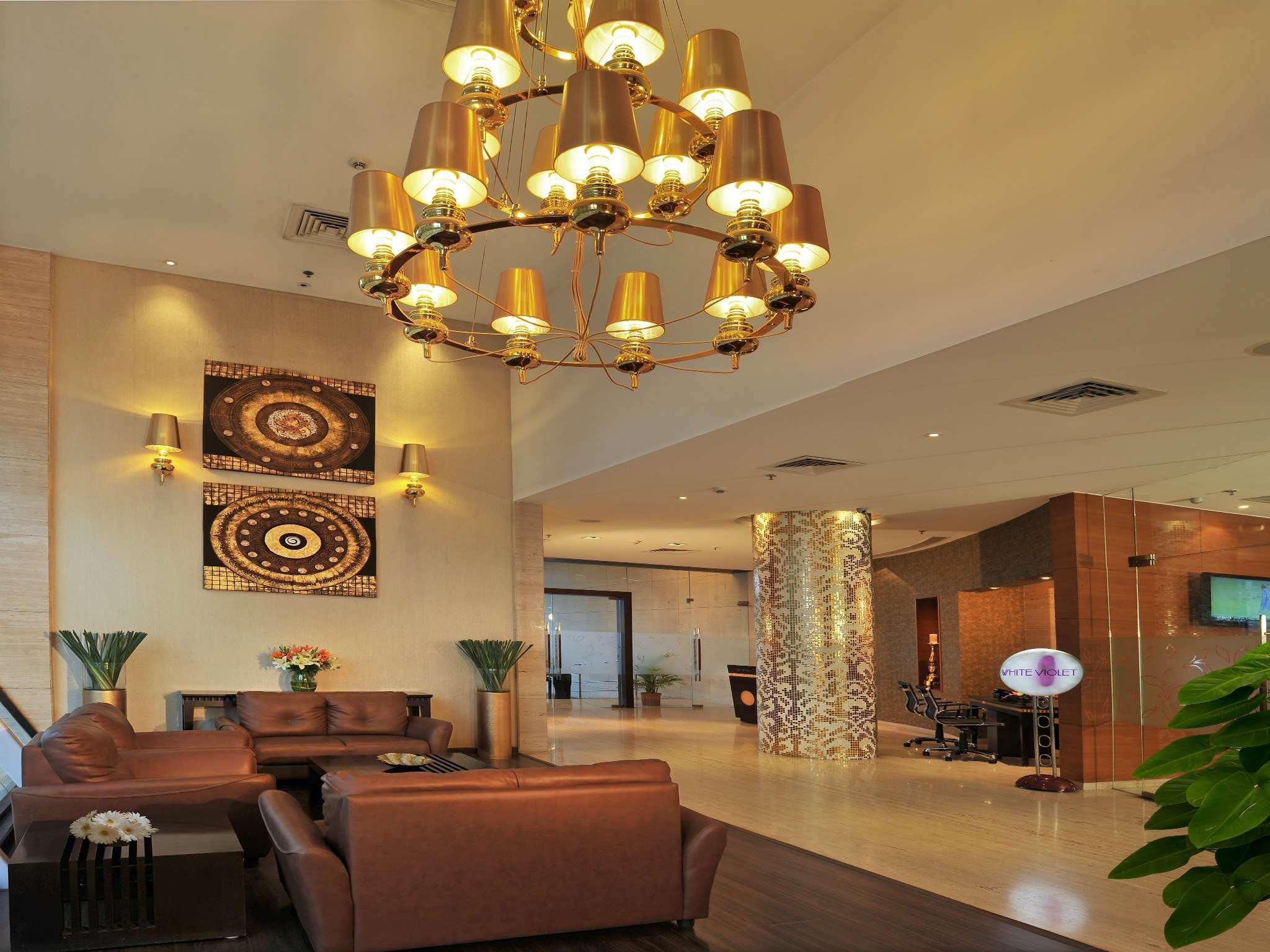 Majestic Court Sarovar Portico Navi Mumbai Eksteriør billede