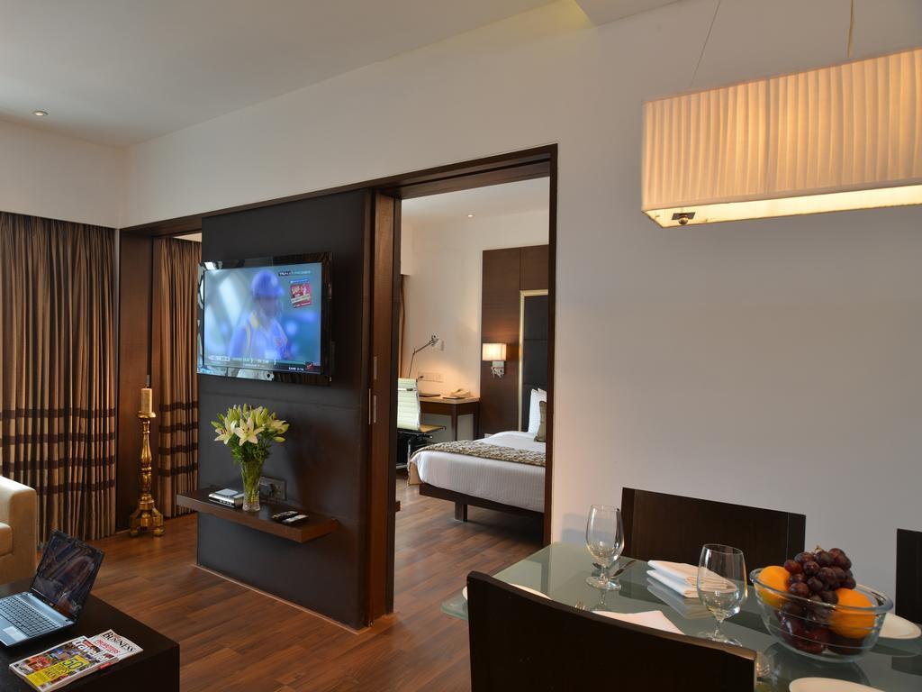 Majestic Court Sarovar Portico Navi Mumbai Eksteriør billede