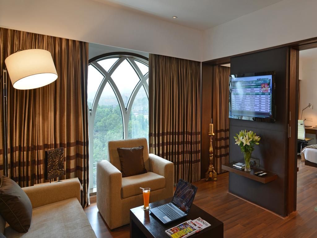 Majestic Court Sarovar Portico Navi Mumbai Eksteriør billede