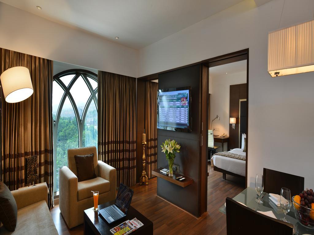 Majestic Court Sarovar Portico Navi Mumbai Eksteriør billede