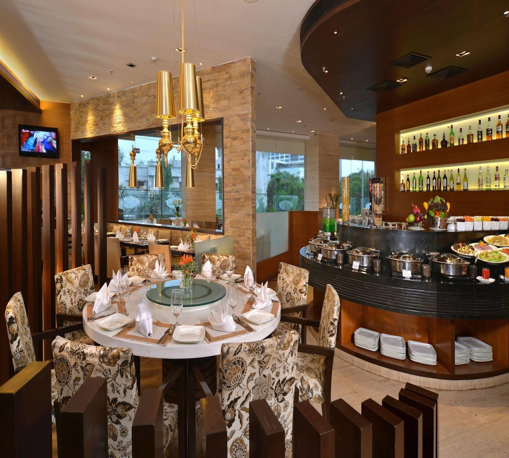 Majestic Court Sarovar Portico Navi Mumbai Eksteriør billede