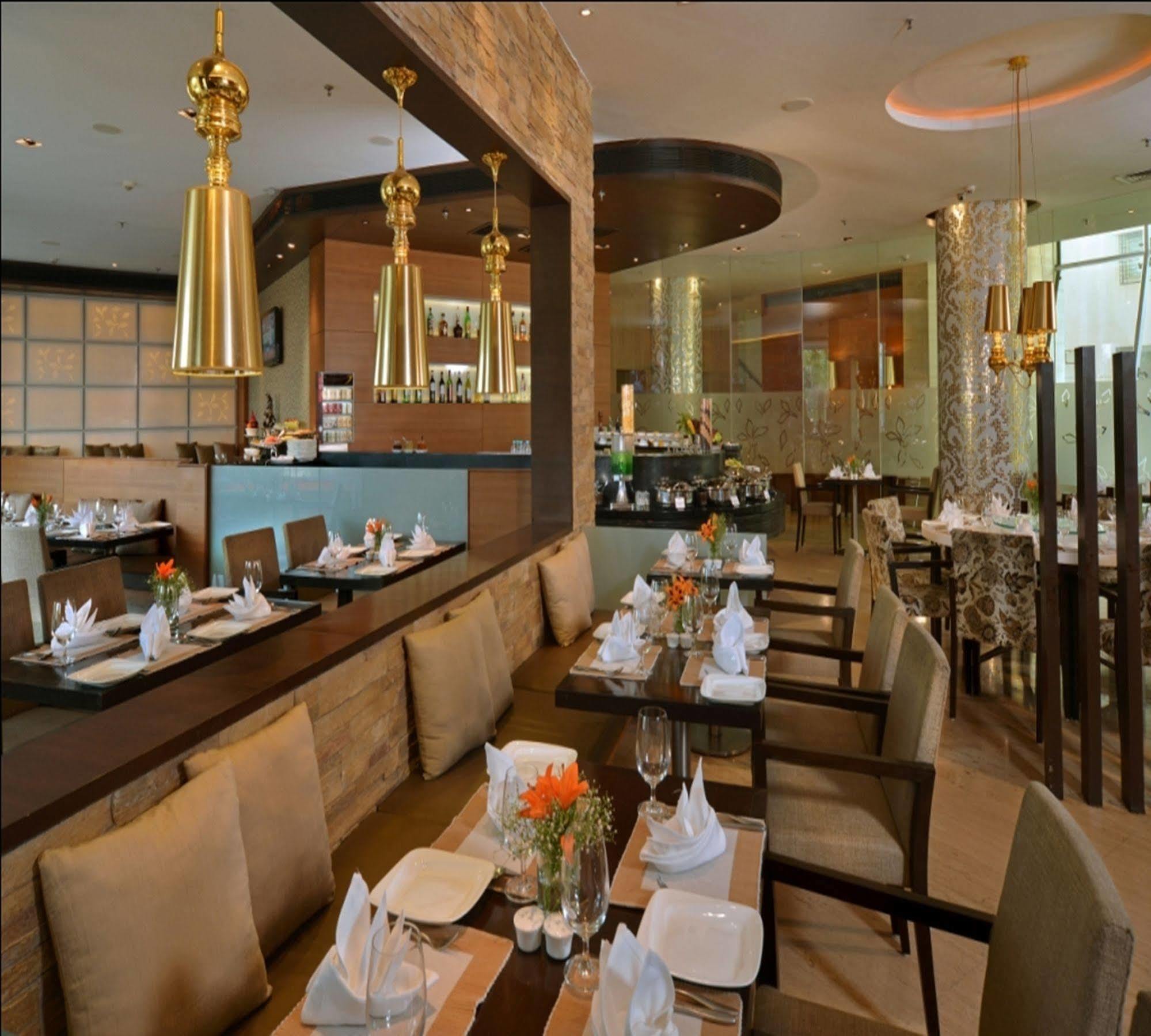 Majestic Court Sarovar Portico Navi Mumbai Eksteriør billede