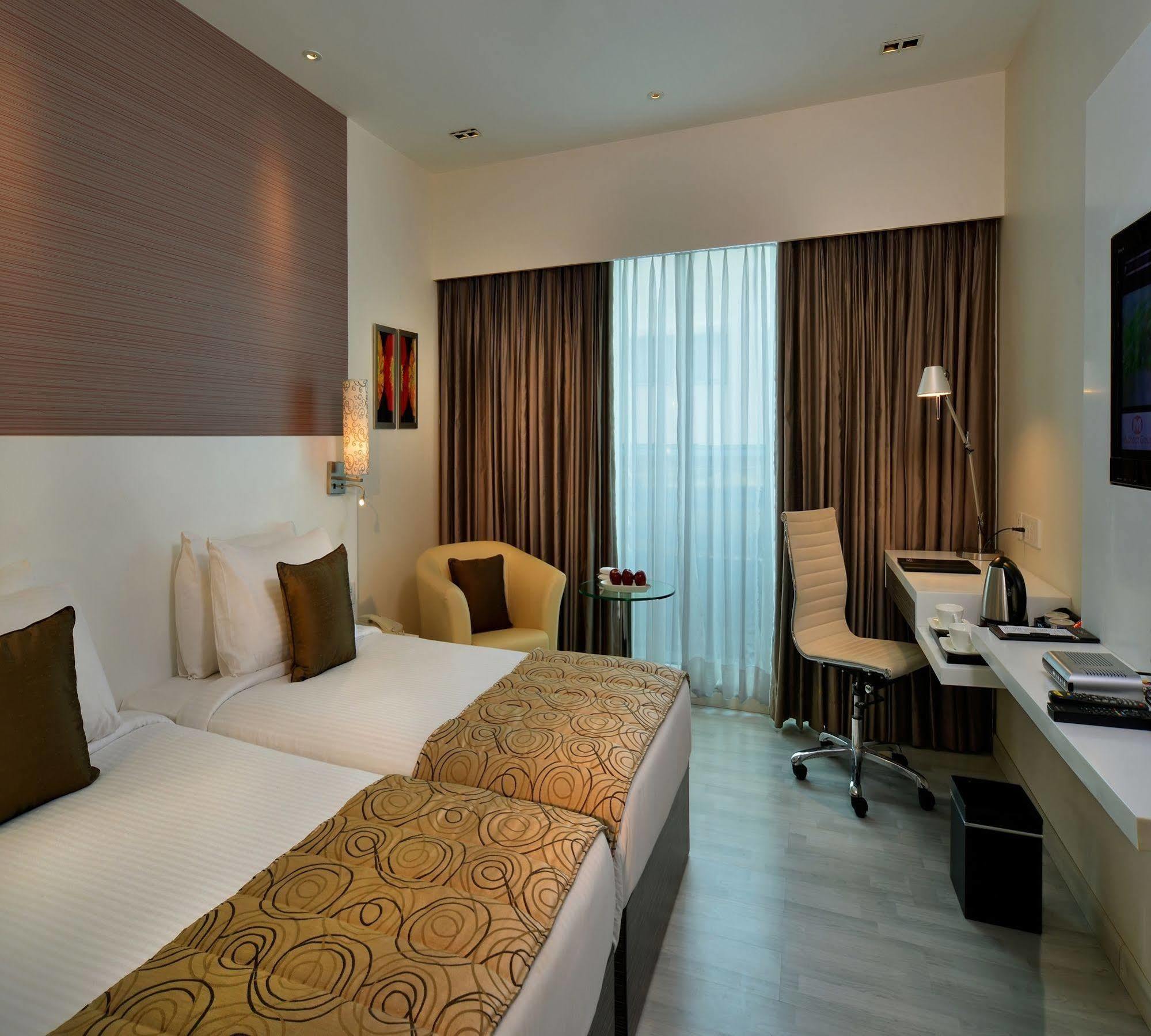 Majestic Court Sarovar Portico Navi Mumbai Eksteriør billede