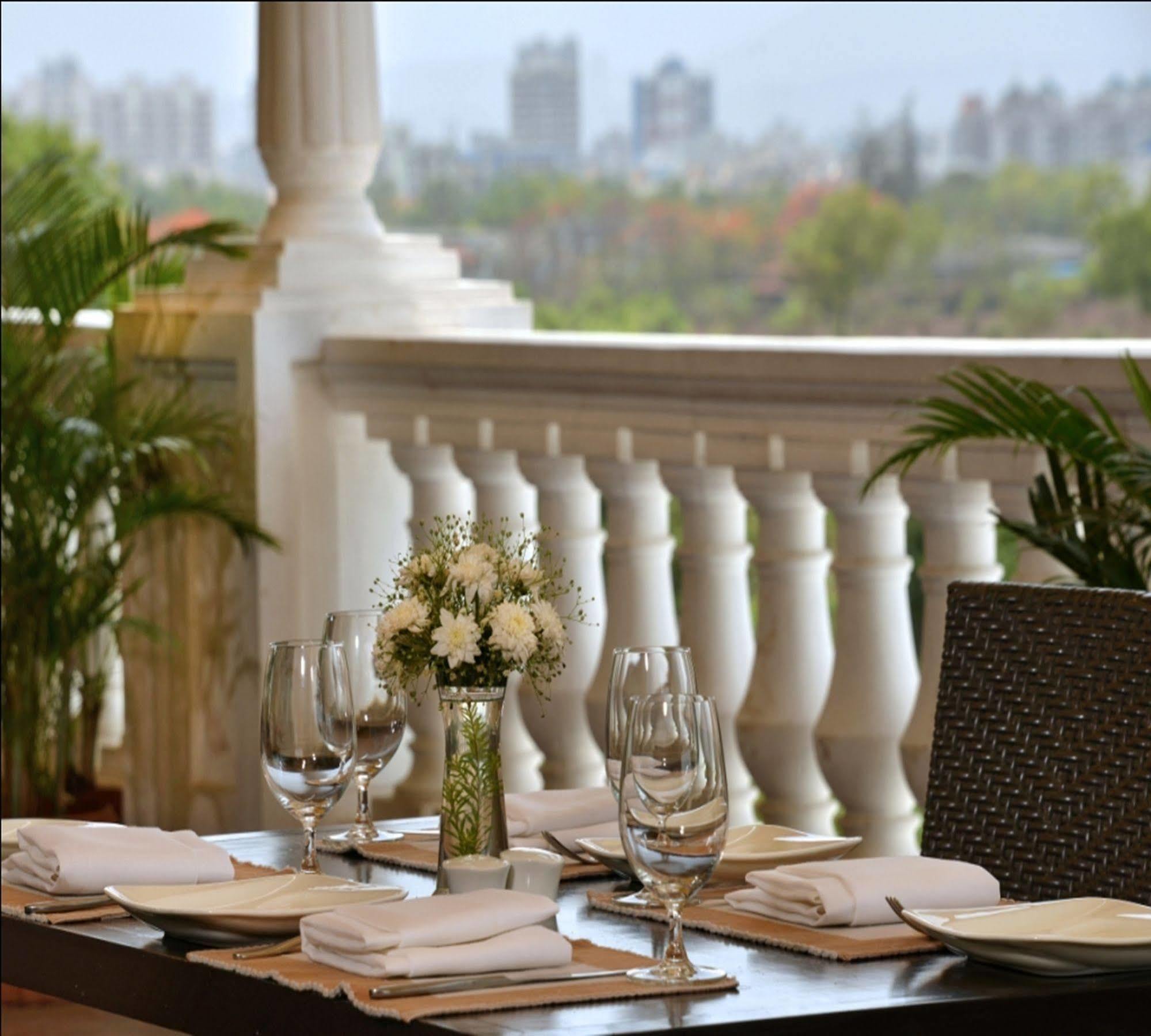 Majestic Court Sarovar Portico Navi Mumbai Eksteriør billede