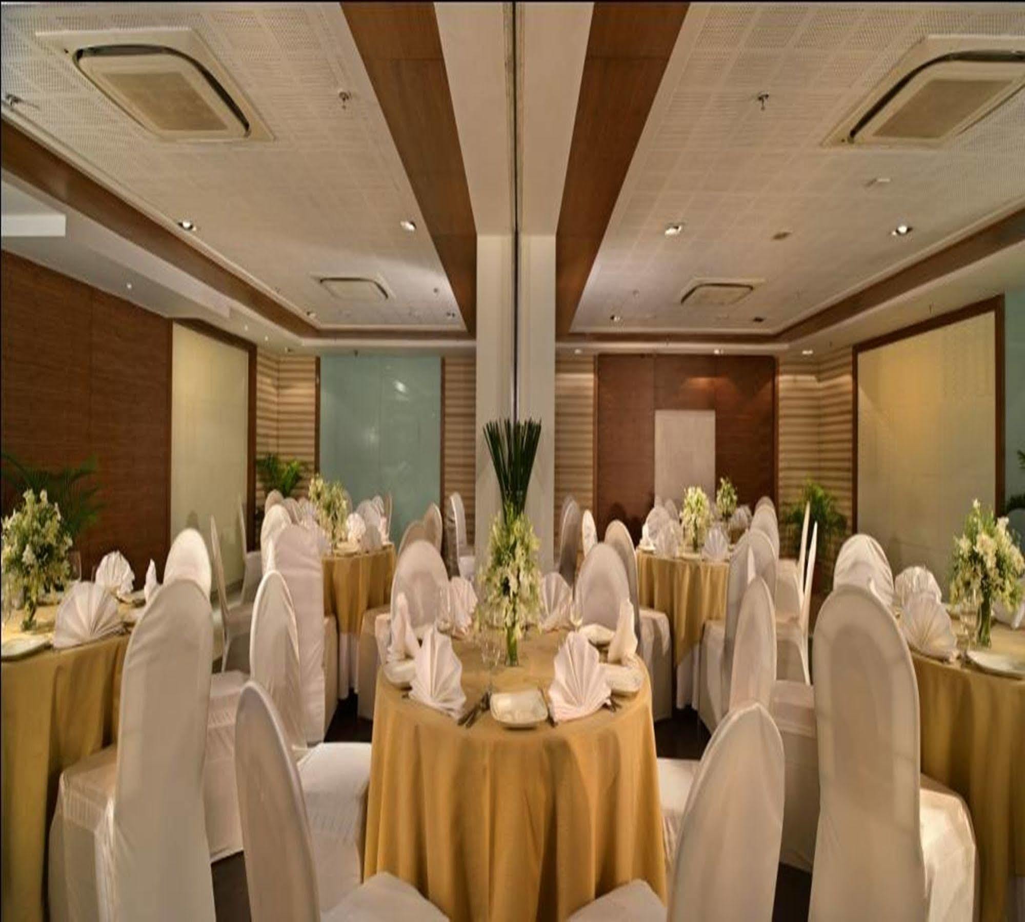 Majestic Court Sarovar Portico Navi Mumbai Eksteriør billede