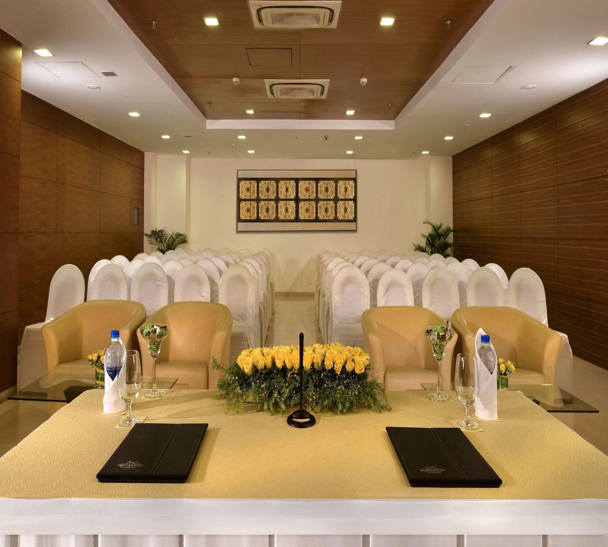Majestic Court Sarovar Portico Navi Mumbai Eksteriør billede