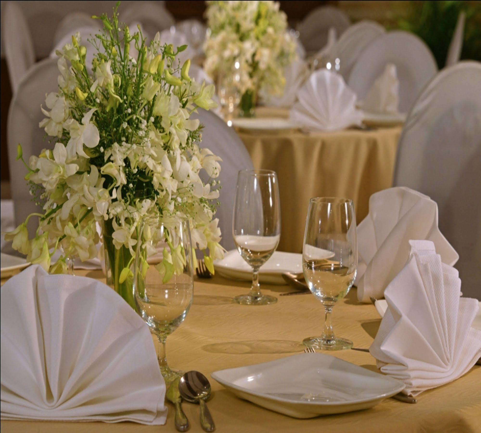 Majestic Court Sarovar Portico Navi Mumbai Eksteriør billede