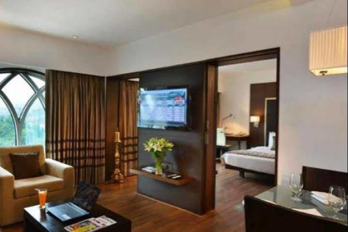 Majestic Court Sarovar Portico Navi Mumbai Eksteriør billede
